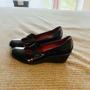 Geox black patent leather sz 40